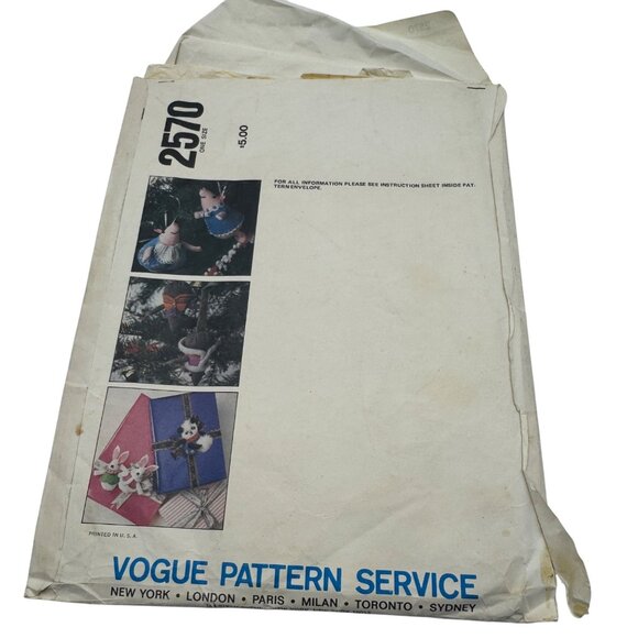 Vogue Patterns 2570 Animal Christmas Ornaments Felt Sewing Pattern Craft Kit - Picture 2 of 3